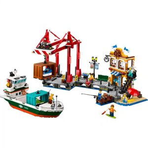 LEGO® City Prístavné mesto s nákladnou loďou 60422